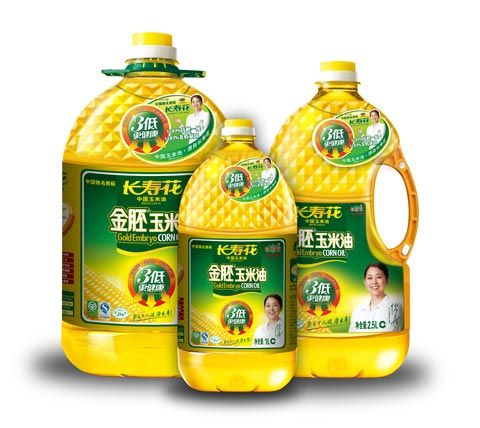 四頭定量全自動(dòng)食用油灌裝機(jī)灌裝效果